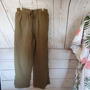 Kara and Kate elastic waist cropped pants olive green crepe size Small